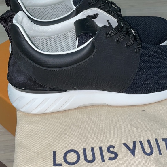 Louis Vuitton sneakers size 9 - Picture 5 of 6